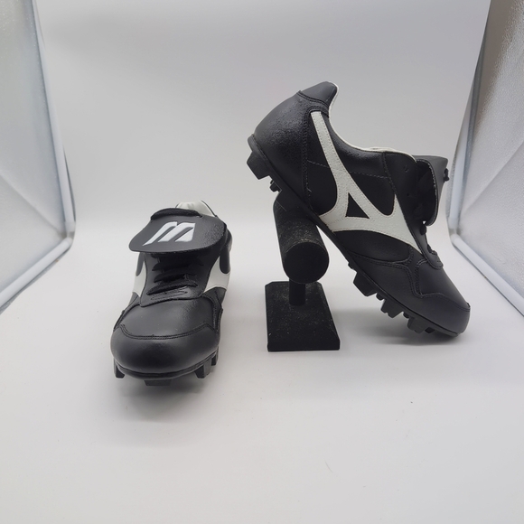 Mizuno Black and White Football Soccer Cleats Sz 10.5 NWOT - Picture 8 of 8